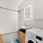 Cosy With Balcony -1bdr 2p- La דירה *