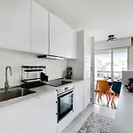 דירה Cosy With Balcony -1bdr 2p- La